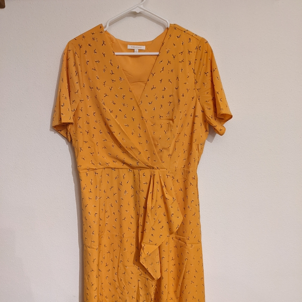 Skies Are Blue Drape Ruffle Floral Wrap Dress in Mustard, Large